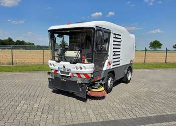 Zamiatarka Ravo 640