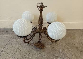 żyrandol mosiężny PRL klosze mleczne typ hobnail