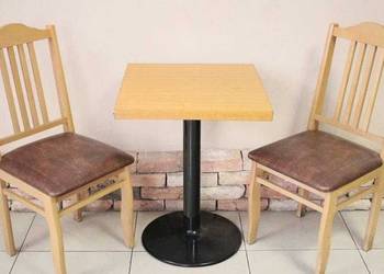 Masywne drewniane krzesła - idealne do jadalni, salonu Gastronomi