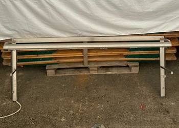 Lampa do oświetlania potraw nadblatowa