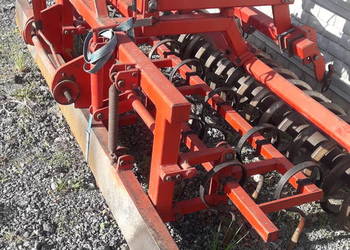 Agregat uprawowo siewny  3m z hydropakiem z wałem daszkowym