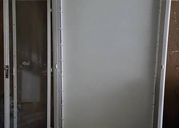 Metalowa witryna z szybami PRL