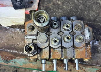 części wózek widłowy LINDE H20 H30 seria 351 rozdzielacz 4-sekcyjny Bosch