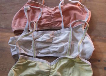 Zestaw staniczków rozmiar 128/134