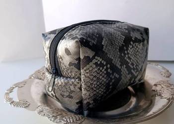 Kosmetyczka skorzana średnia wzór skóry węża handmade