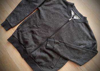 Szara bluza bomberka z motywem na plecach rozmiar S