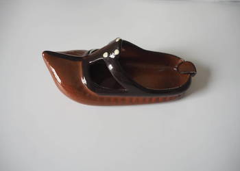 Popielniczka ceramiczna w kształcie pantofelka.Vintage. Popielniczka ceramiczna w kształcie pantofelka.Vintage.