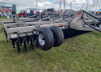 Brona talerzowa ,składana hydraulicznie szerokość 4 metry