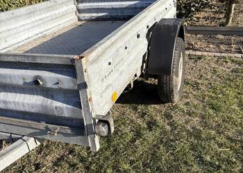 Przyczepa samochodowa