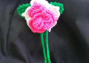 Różyczki wykonane na szydełku, brelok, zawieszka