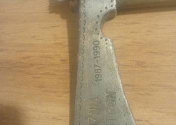 Okolicznościowa ciupaga "Kuźnia Ustroń 1990"