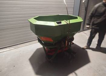 Rozsiewacz Amazone dwutalerzowy  600 kg.