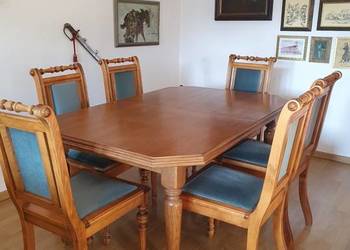 Stół rozkładany z krzesłami