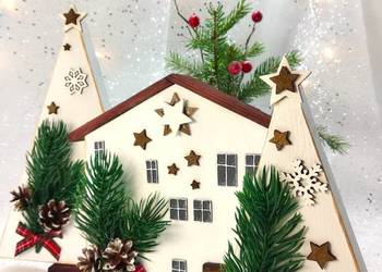 Magia Świąt w dekoracji z drewna.