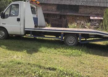 Auto laweta solidny najazd