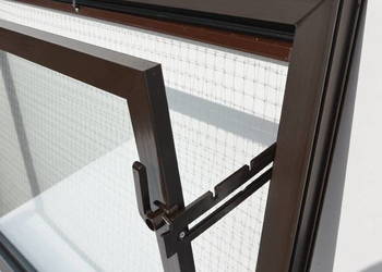 Okno gospodarcze PCV 90x90 inwentarskie do garażu, obory – producent