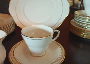 Patera. Ascot. DUCHESS, England. Biel ze złotem.