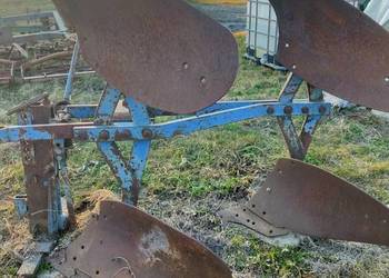 Pług dwu skibowy obrotowy