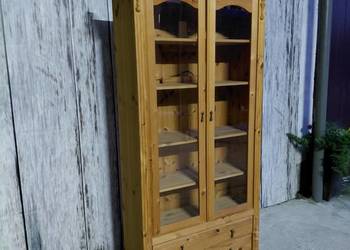 Piękna sosnowa witryna / 382