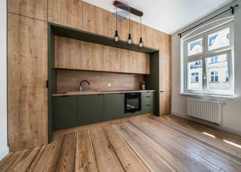 Ładna kawalerka kamienica winda Stare Miasto