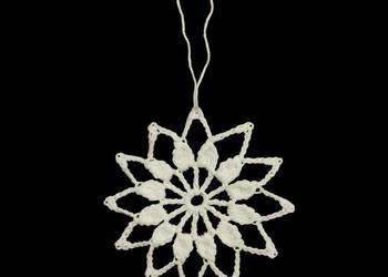 Zawieszka szydełkowa na choinkę gwiazdka 6cm (Z240)