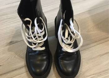 Botki damskie sznurowane na obcasie Juicy Couture rozm.38