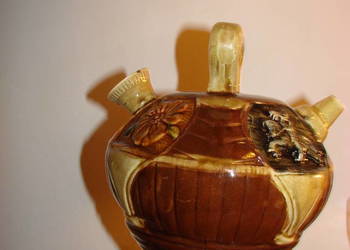 ceramiczny dzbanek do wina