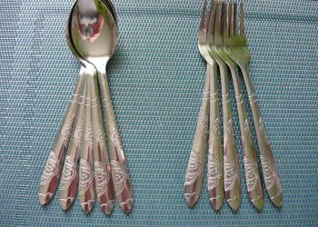 Sztućce łyżki i widelce