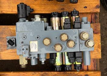 Rozdzielacz hydrauliczny czterosekcyjny Linde AV5708   115 440 5710