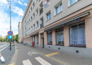 Lokal 151 m² z witrynami – Bałuty, blisko centrum