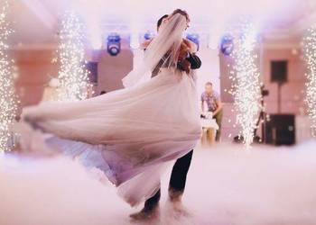 Ciężki dym I fontanny iskier