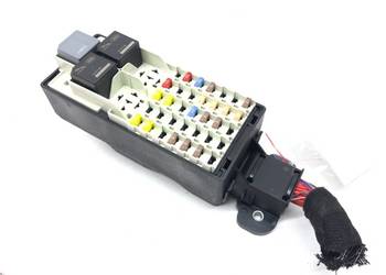 SKRZYNKA BEZPIECZNIKÓW JAGUAR F-PACE SUV 2.0 180KM MODUŁ