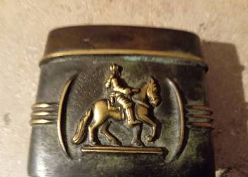 Porządki domowe stare pudełko