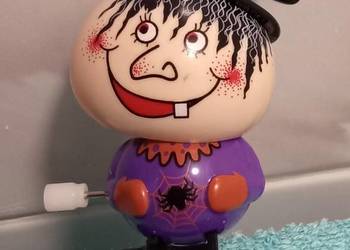 Figurka nakręcana, chodząca.