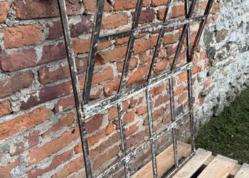 PIĘKNE, STARE OKNO METALOWE 132 cm X 102 cm - UCHYLNE - DUŻE - CIEKAWE