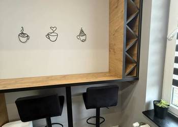 Blat kuchenny z szafką na wina +2 hokery