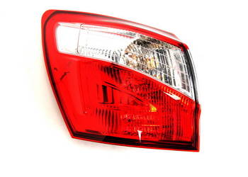 Nissan Qashqai 07–10 Lampa tylna lewa