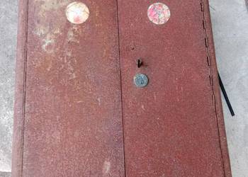 Stara z PRL u metalowa szafka na narzędzia