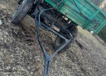 Przyczepa wywrotka na dwa tłoki