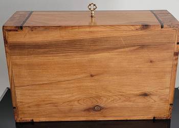 Zabytkowa szkatułka gabinetowa w stylu Biedermeier czeczota orzechowa polit