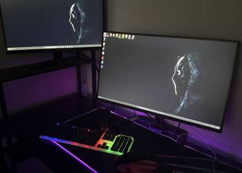 Komputer gamingowy RX 7700 XT + 2 monitory i słuchawki JBL
