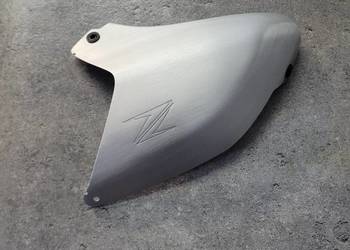 KAWASAKI Z900 Z 900 25 OEM OSŁONA CHŁODNICY MOCOWANIE METALOWE prawa