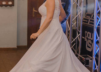 Cudowna suknia ślubna, bogato zdobiona, roz 42-44