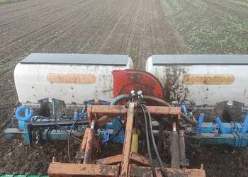 Siewnik monosem ng 6 sekcyjny do siania w zestawie z broną wirnikową