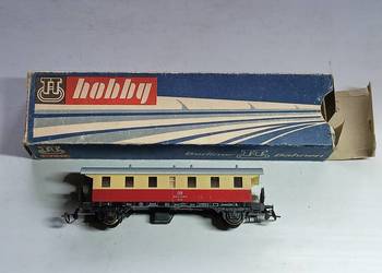 Wagon pasażerski czerwony 2 klasy DR 2-osiowy TT -21
