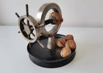 Stary sprawny metalowy marynistyczny dziadek do orzechów