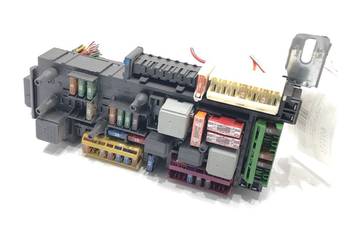 SKRZYNKA BEZPIECZNIKÓW MERCEDES W212 2129005001 Sedan/Limuzyna 09-16 3