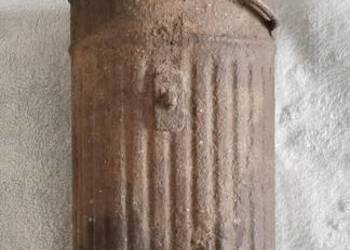 Niemiecka puszka po masce gazowej z II wojny światowej