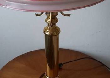 Duża, mosiężna lampa z kloszem na stolik lub komodę