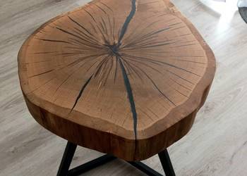 Stolik z litego drewna z żywicą epoksydową